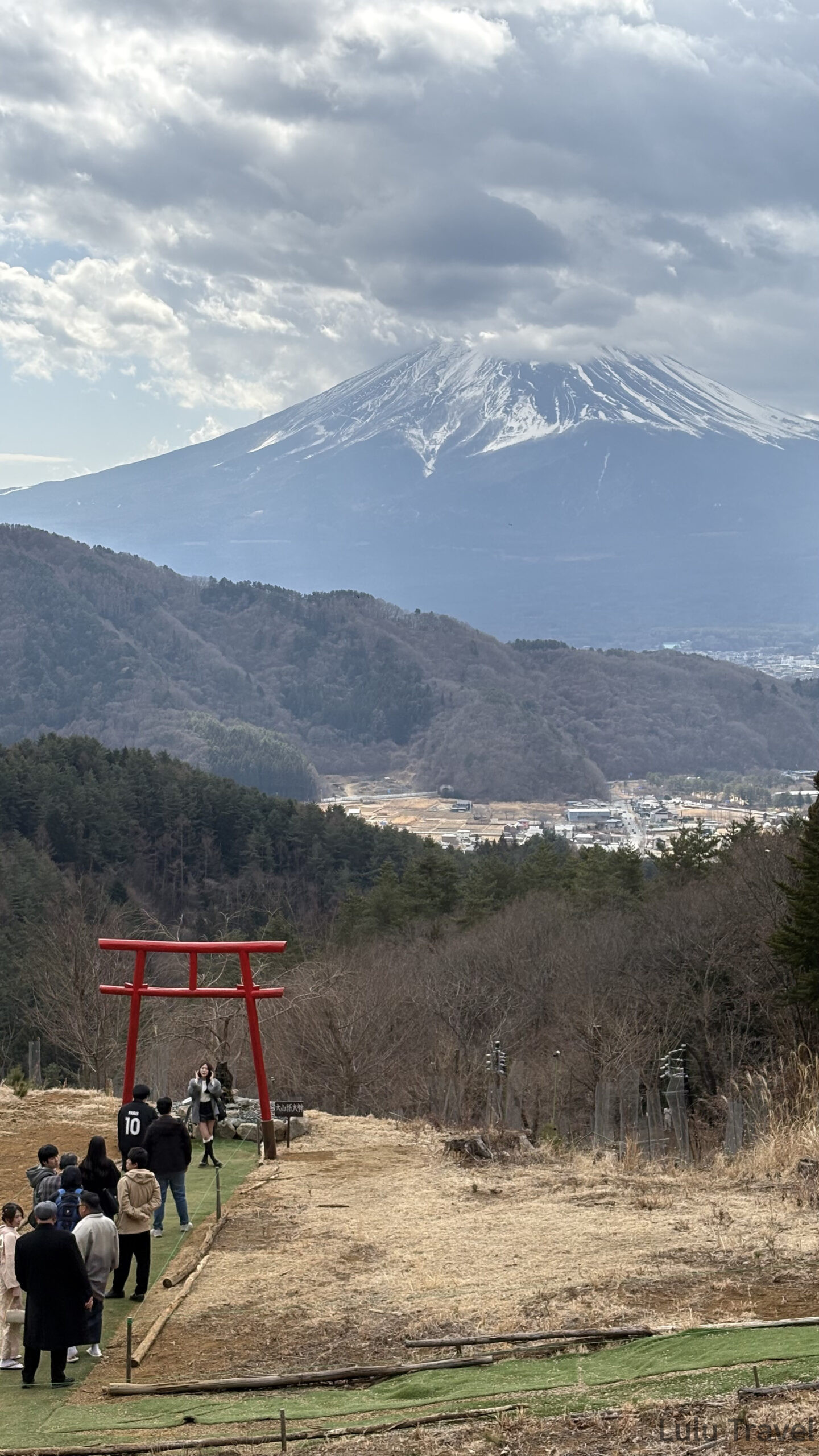 大眾運輸版富士山自由行|3 天 2 夜實走紀錄 新倉山淺間公園鳥居拍照排隊現場,熱門富士山拍照景點實況