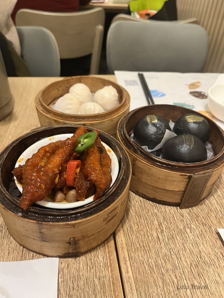 香港茶樓點心，多款傳統港式點心擺放於竹蒸籠中