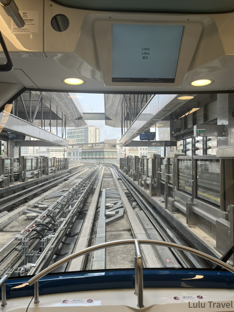 澳門輕軌 LRT 車頭視角，無人駕駛列車駛入蓮花站，顯示板標示 Lotus 蓮花站名